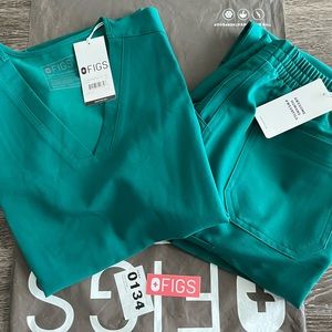 NEW Figs Hunter Green XS Scrub Set
